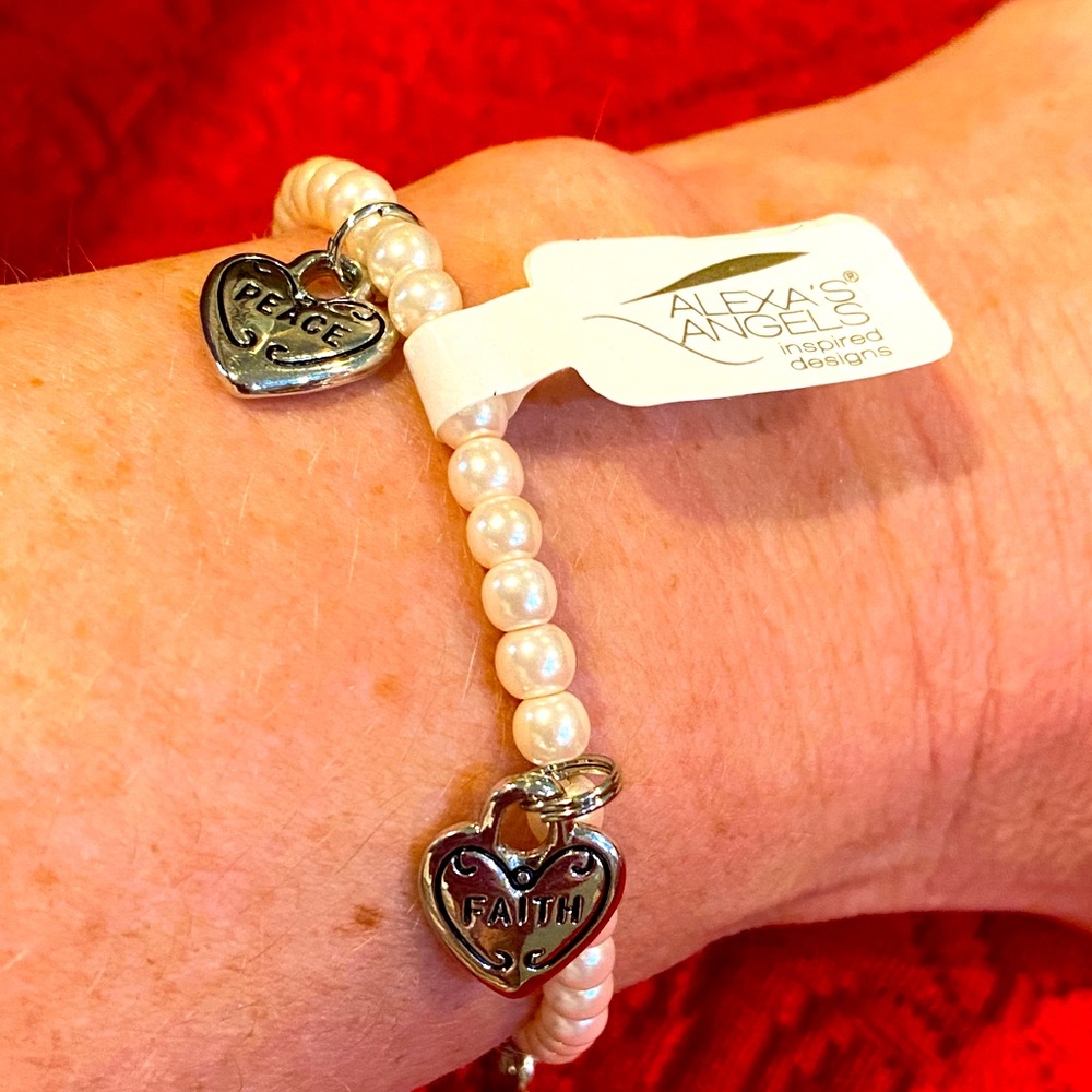 Alexa’s Angels Pearl & Silver Hearts stretch bracelet high quality NWT